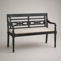 Panca da esterno a 2 posti in legno massello nero con cuscino crema, 120 x 55 x 90 cm