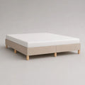 Letto matrimoniale imbottito con materasso in schiuma e struttura in legno, beige e bianco, 160 × 200 cm